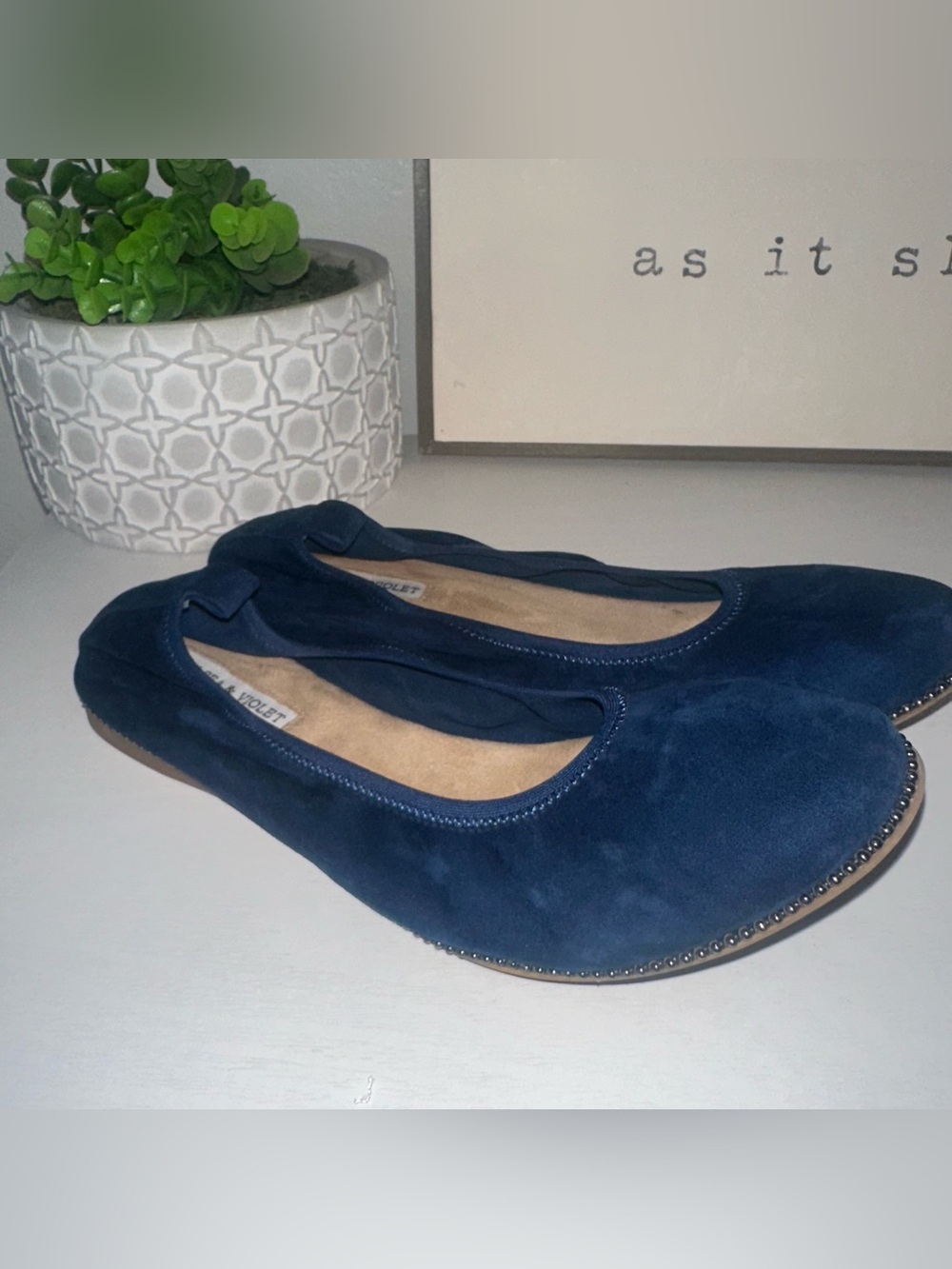 Chelsea & Violet Ruby Navy Blue Suede Leather Ballet Flats Size 8.5M Studded
